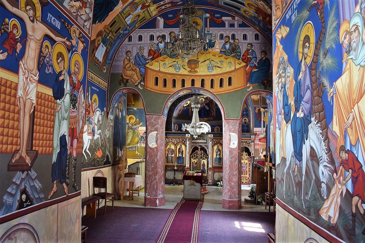 Kloster Innenraum in Serbien Puzzlespiel online