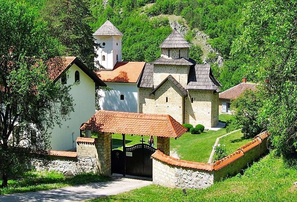 Kloster Pustinji in Serbien Online-Puzzle