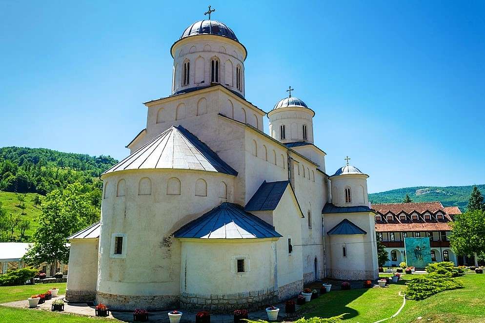 Манастир Целева в Сърбия онлайн пъзел