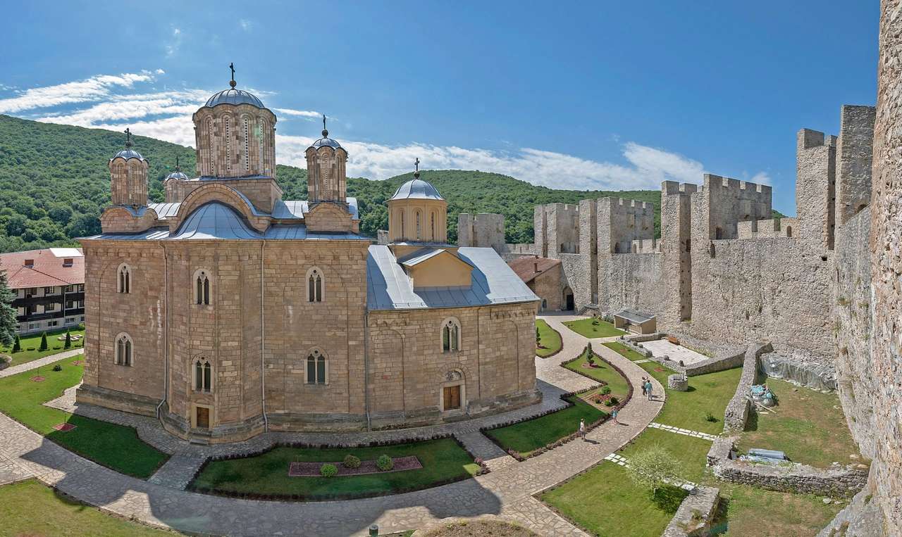 Kolostor Manasija Szerbiában kirakós online