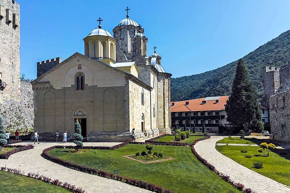 Monastery Manasija i Serbien pussel på nätet