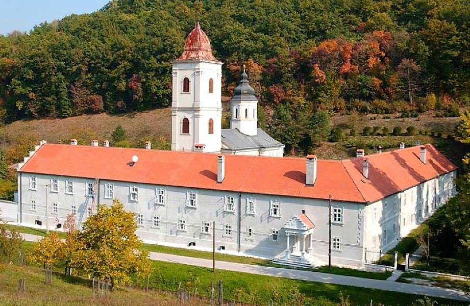 Mosteiro Beocin Fruska Gora na Sérvia quebra-cabeças online