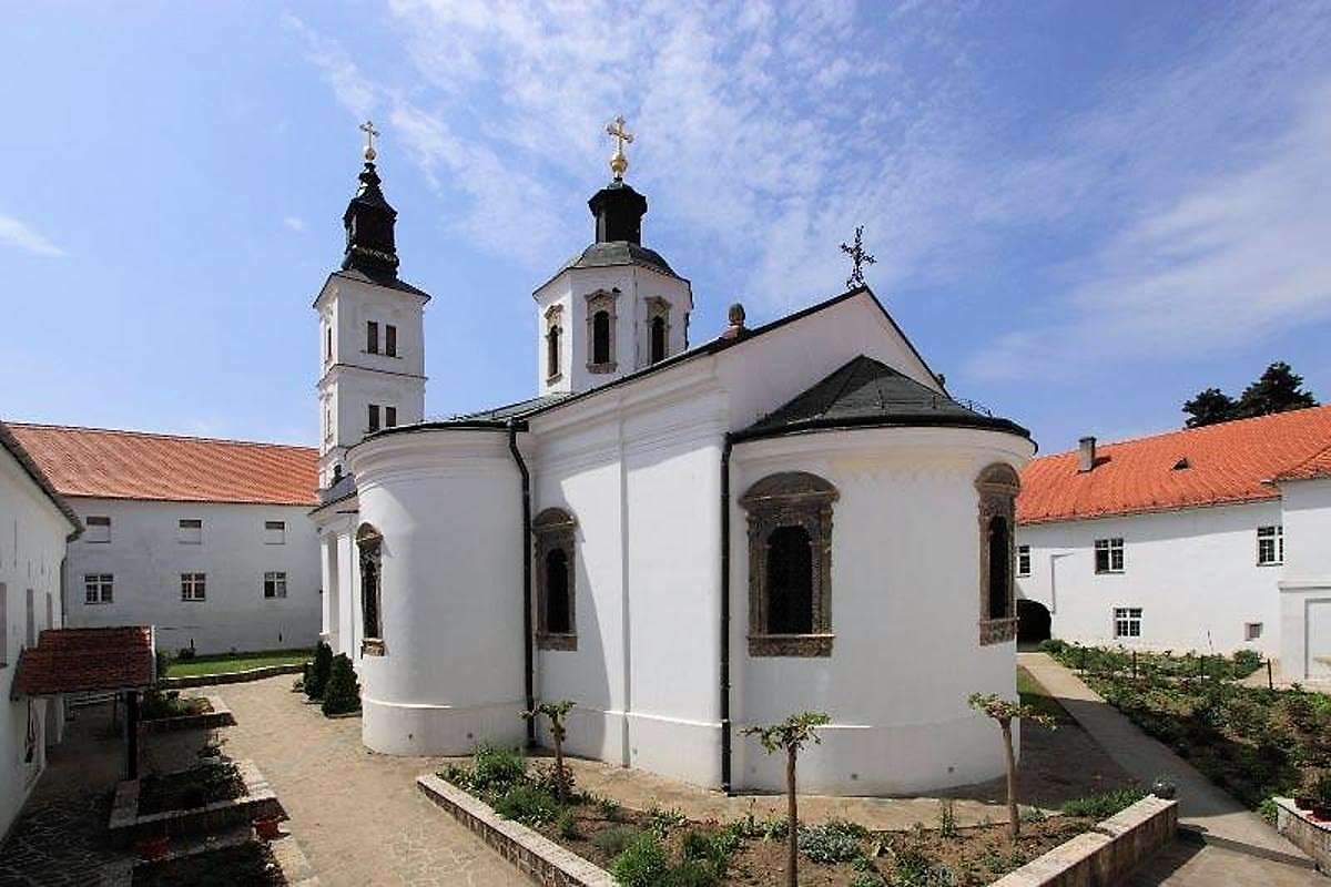 Kloster beocin Fruska Gora i Serbien pussel på nätet
