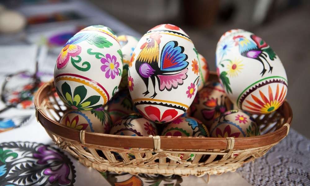 Łowickie Huevos de Pascua rompecabezas en línea