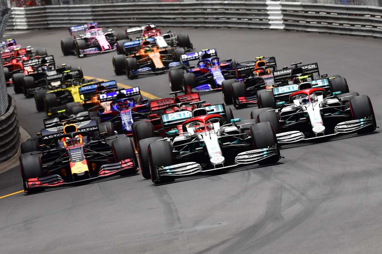 Formula 1 curse de masina puzzle online