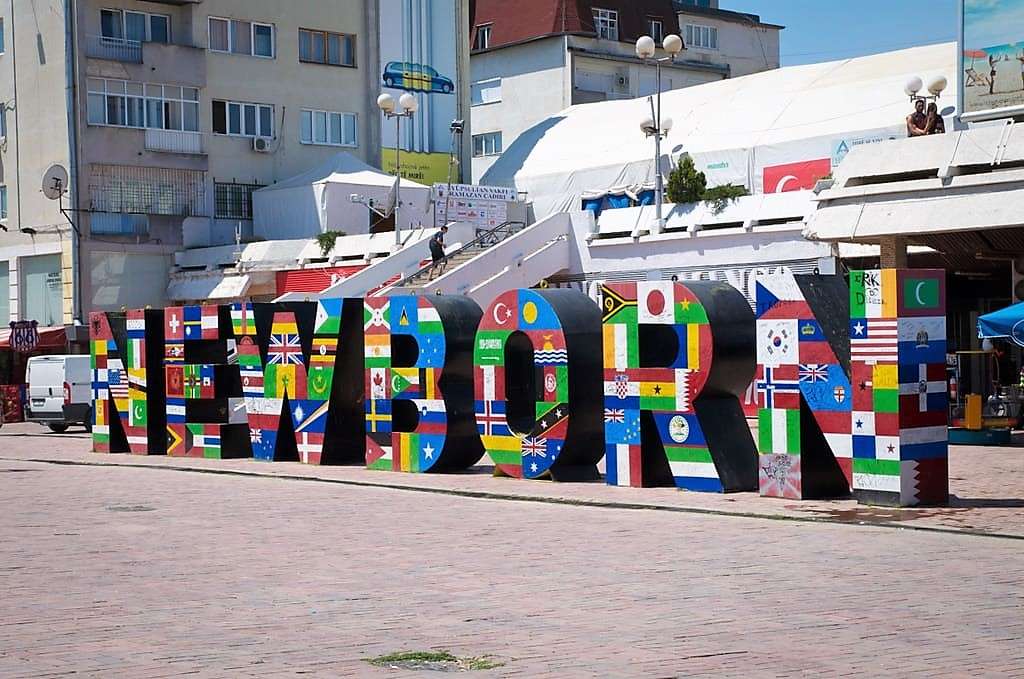 Pristina "újszülött" Koszovóban kirakós online