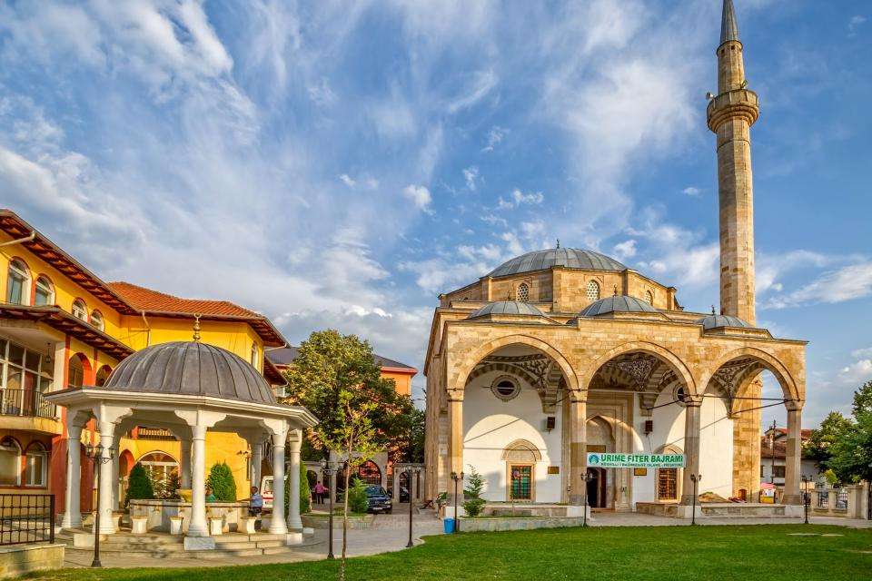 Moscheea Pristina din Kosovo jigsaw puzzle online