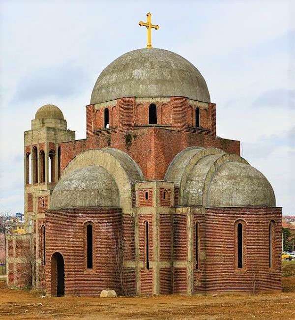 Pristina Alte Kirche im Kosovo Online-Puzzle