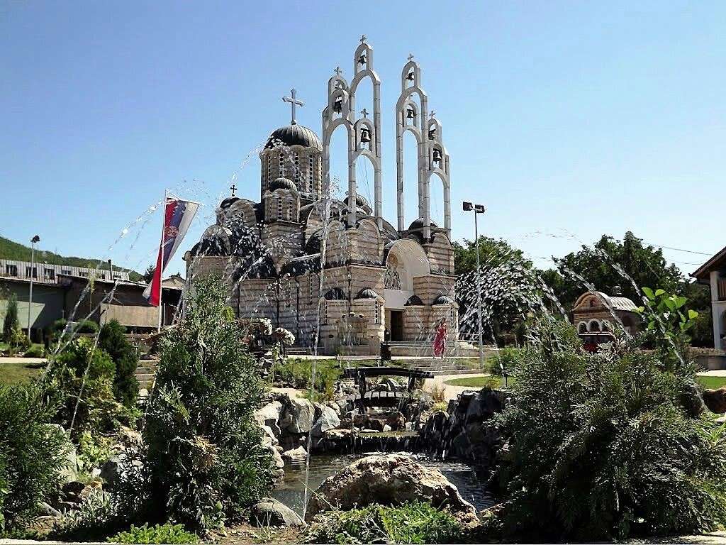 Leposavisk kyrka i Kosovo Pussel online