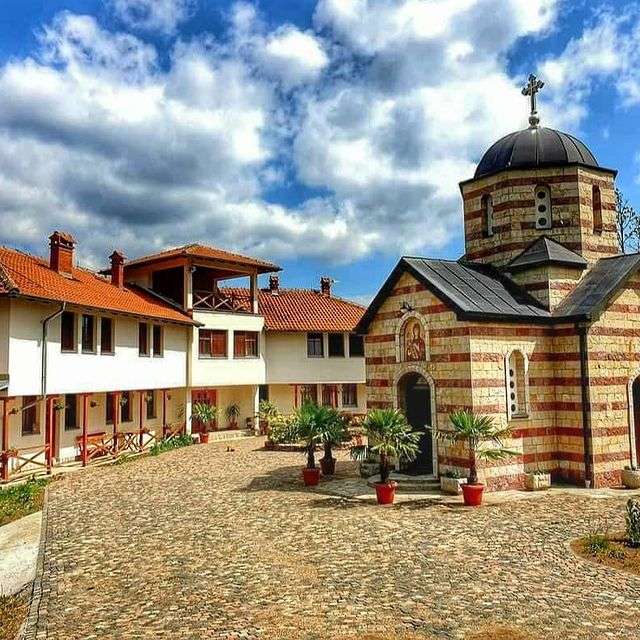 Planta do Mosteiro em Kosovo quebra-cabeças online