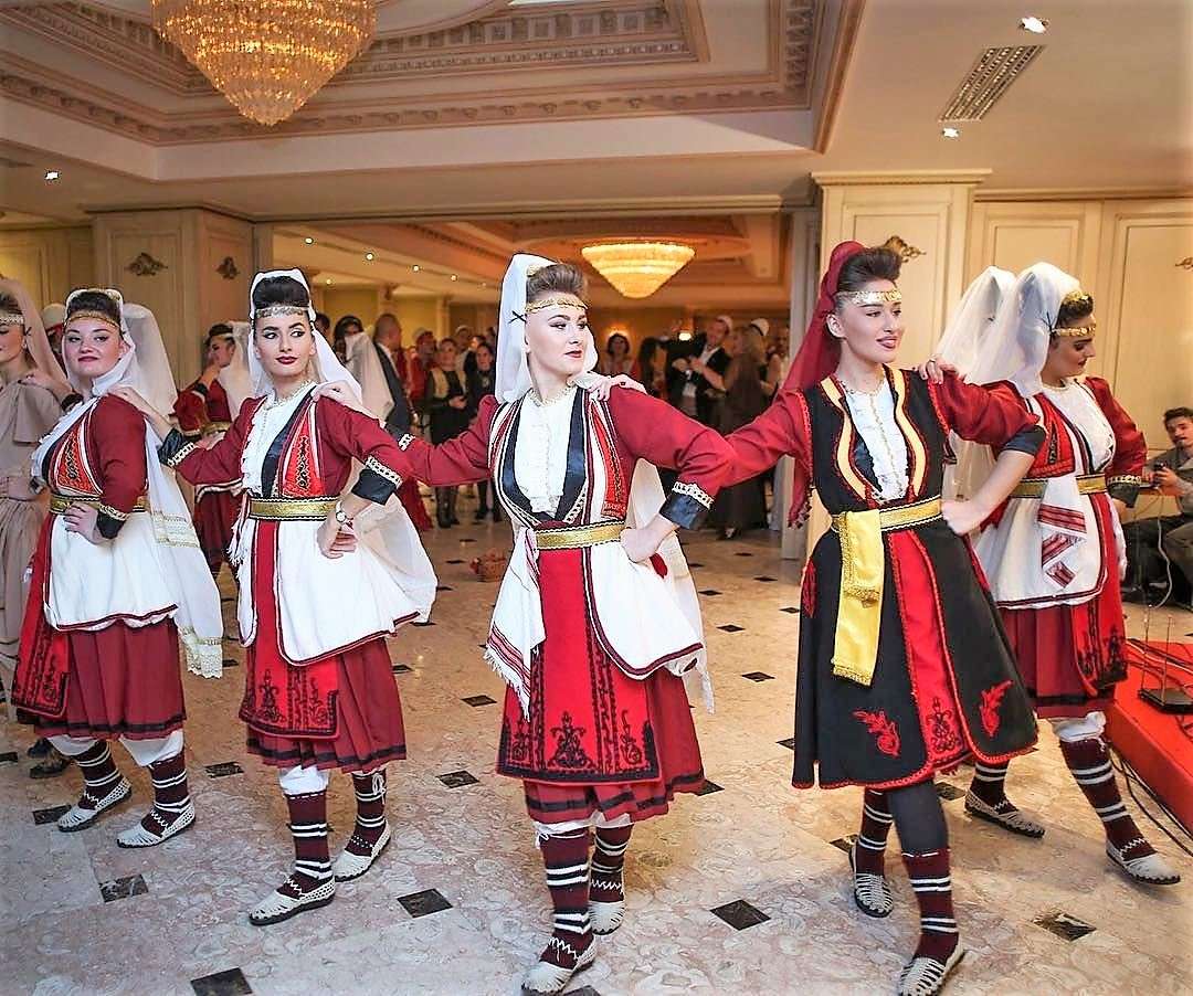 Népi tánccsoport Koszovóban kirakós online