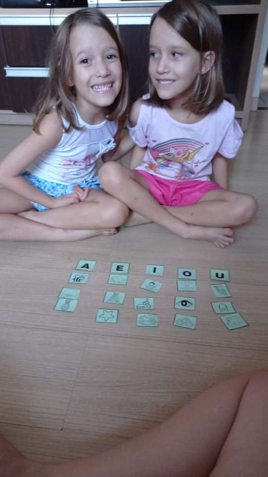 Leticia und Milena. Puzzlespiel online
