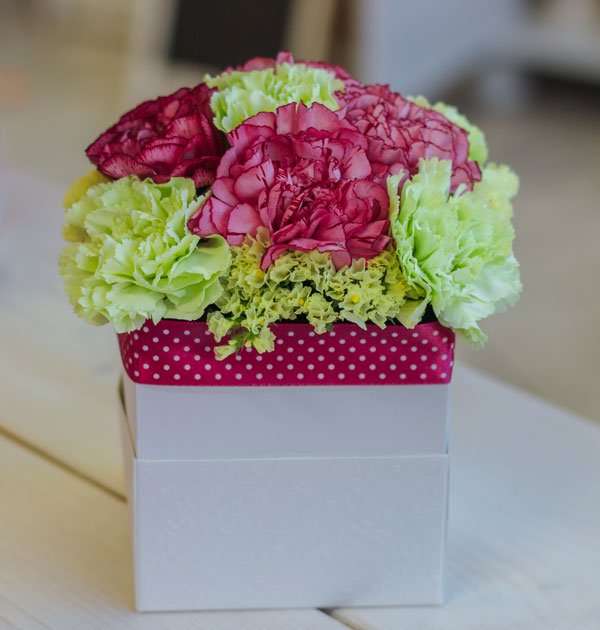 Carnations egy dobozban kirakós online
