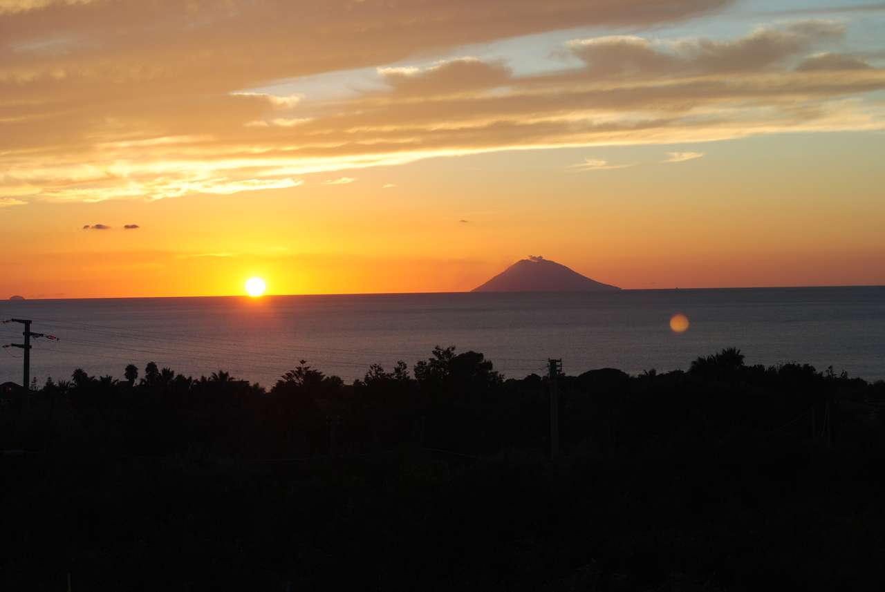 Захід сонця на Стромболі онлайн пазл