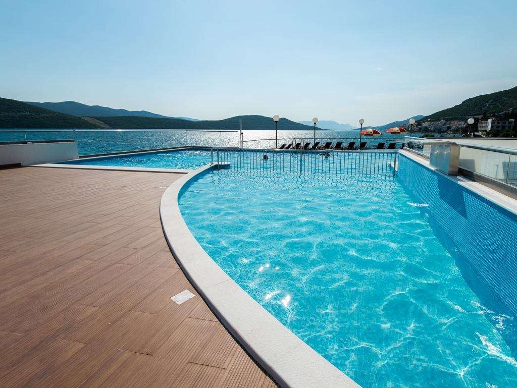 Neum Hotel Pool στη Βοσνία-Ερζεγοβίνη παζλ online