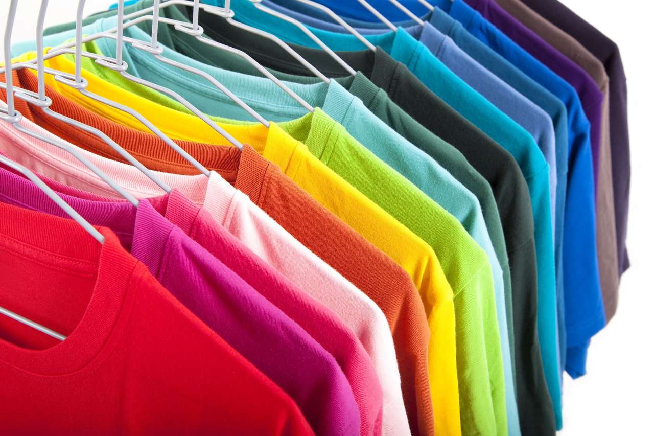 Цветни тениски онлайн пъзел