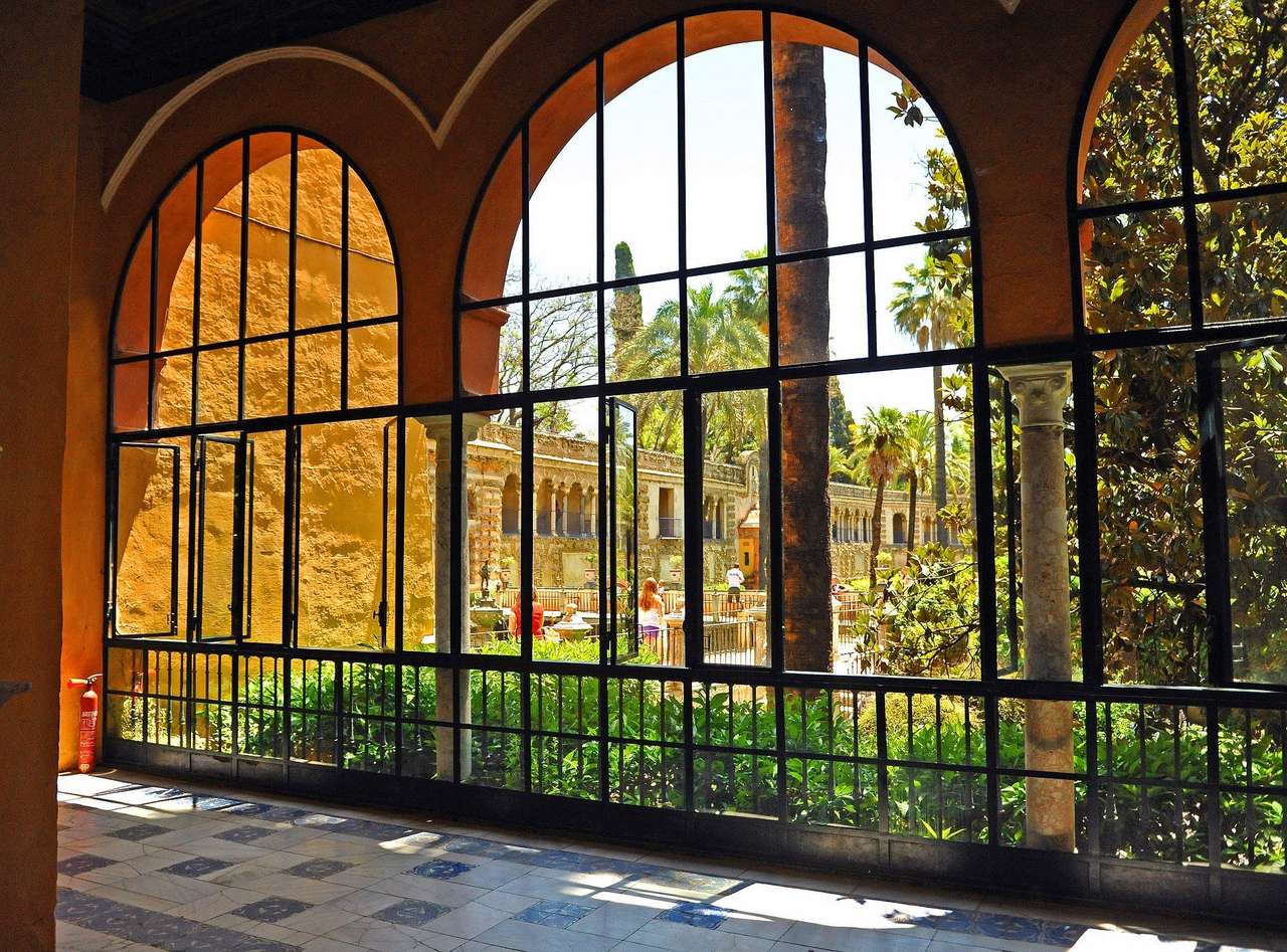 Echter Alcázar de Sevilla. Ältester Palast der EU. Online-Puzzle