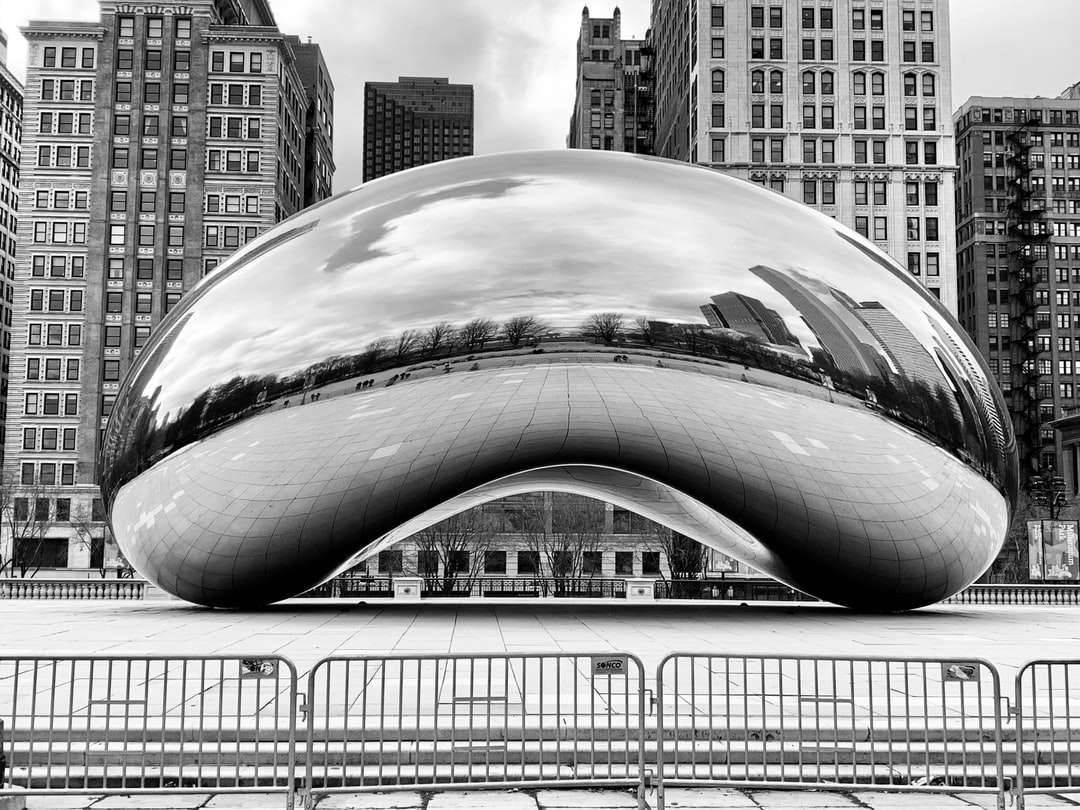 szürkeárnyalatos fénykép a Cloud Gate Chicago kirakós online