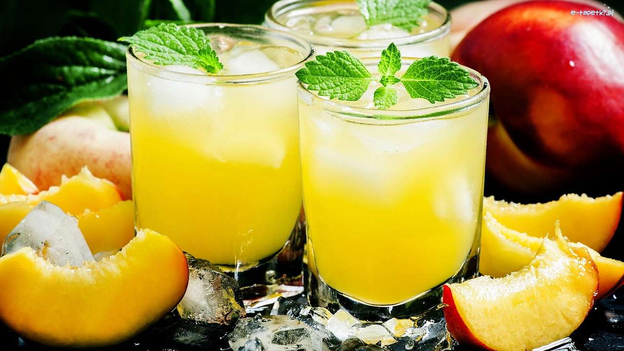 Напій з персиками і кубиками льоду онлайн пазл