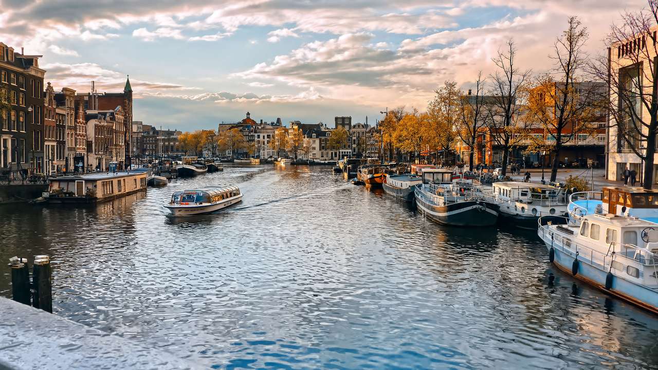 Вид на Амстердам онлайн-пазл