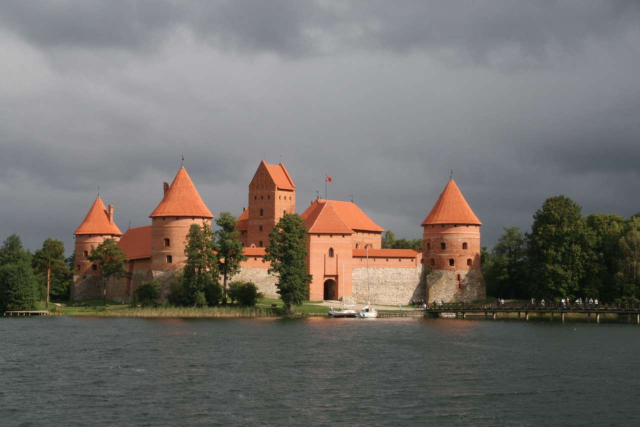 Castillo en Trakai. rompecabezas en línea
