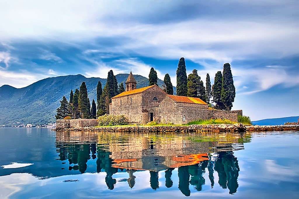 Остров в залива на Котор в Черна гора онлайн пъзел