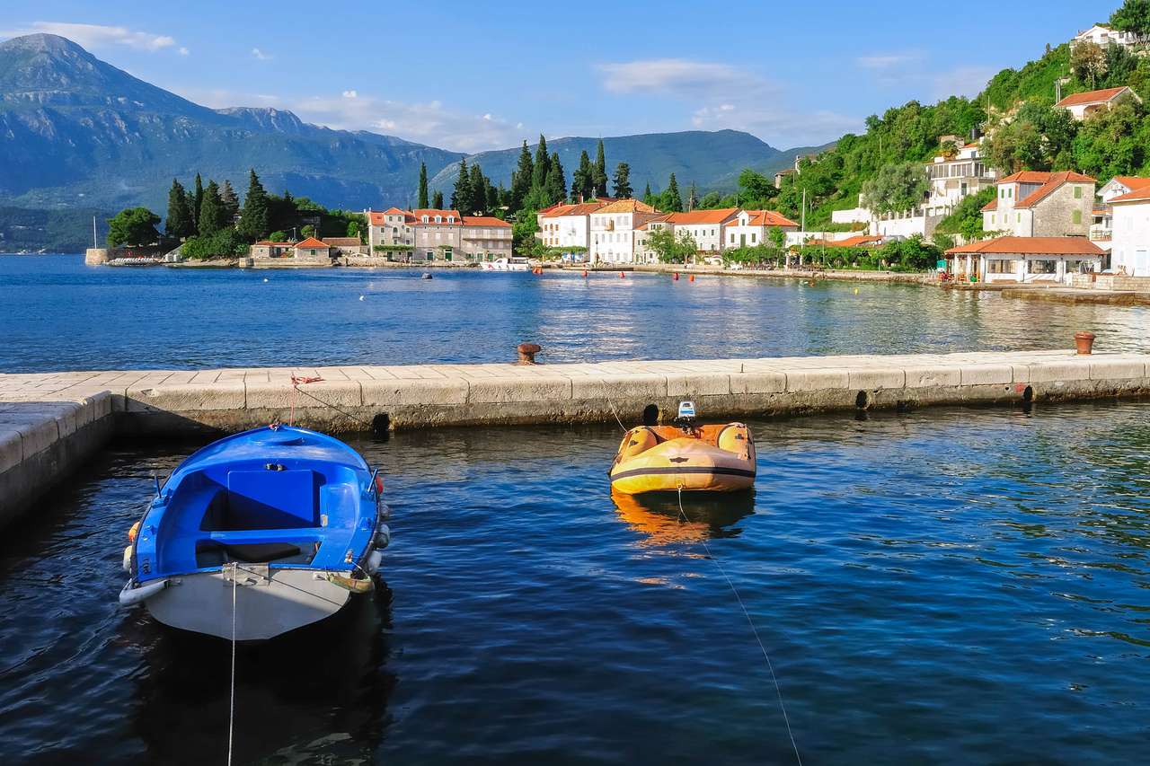 Місто Тіват в Чорногорії онлайн пазл