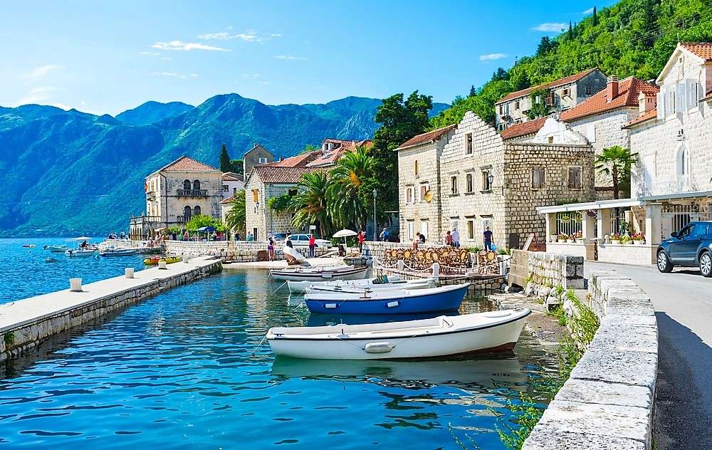 Рисан в залива на Котор в Черна гора онлайн пъзел