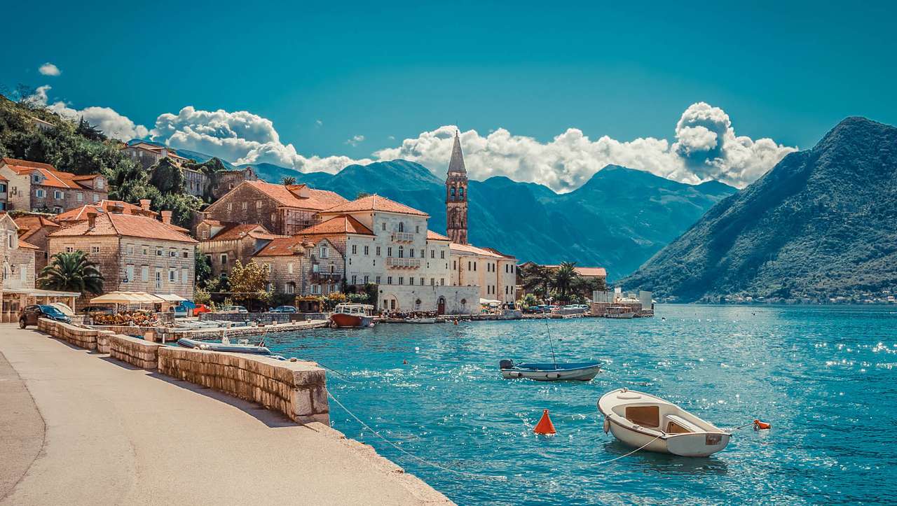 Ciudad de Perast en la Bahía de Kotor en Montenegro rompecabezas en línea