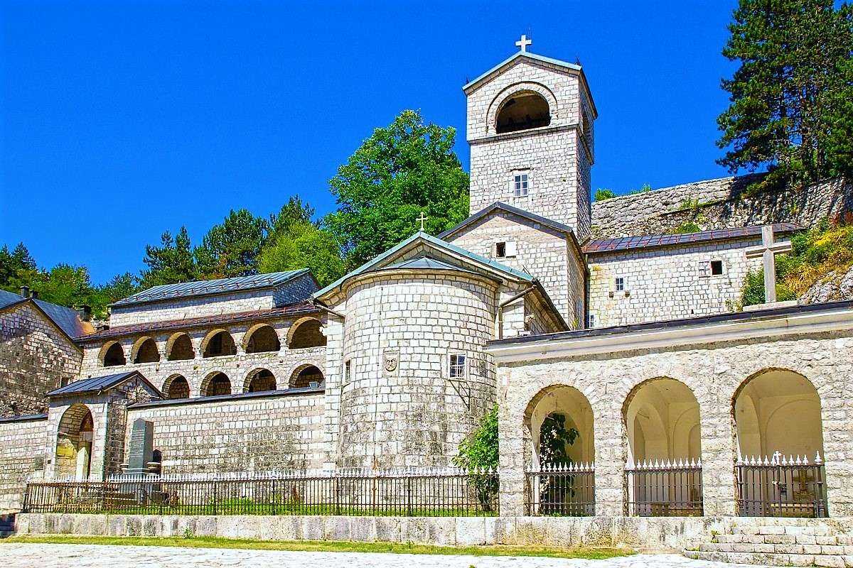 Cetinje Orthodoxes Kloster in Montenegro Online-Puzzle