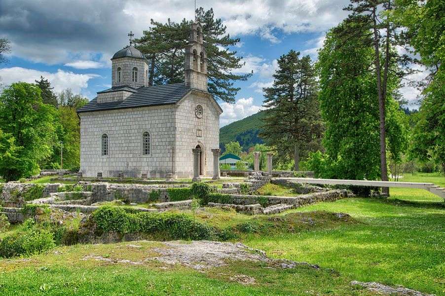 CETINJE ortodoxa kloster i Montenegro pussel på nätet
