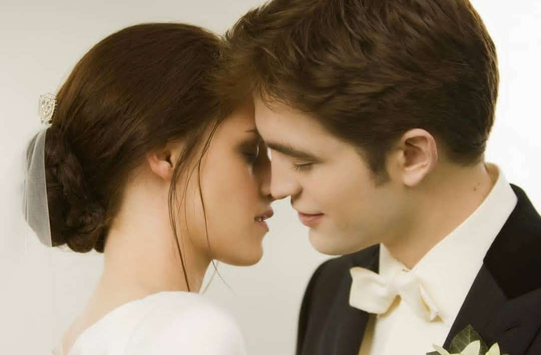 Edward Cullen och Bella Swan Pussel online