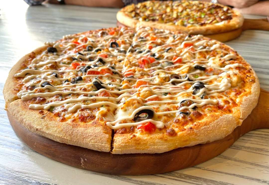 pizza med pepperoni och ost pussel på nätet