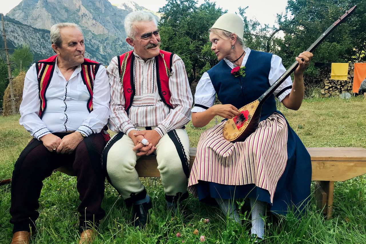 Folk sottolinea in Albania puzzle online