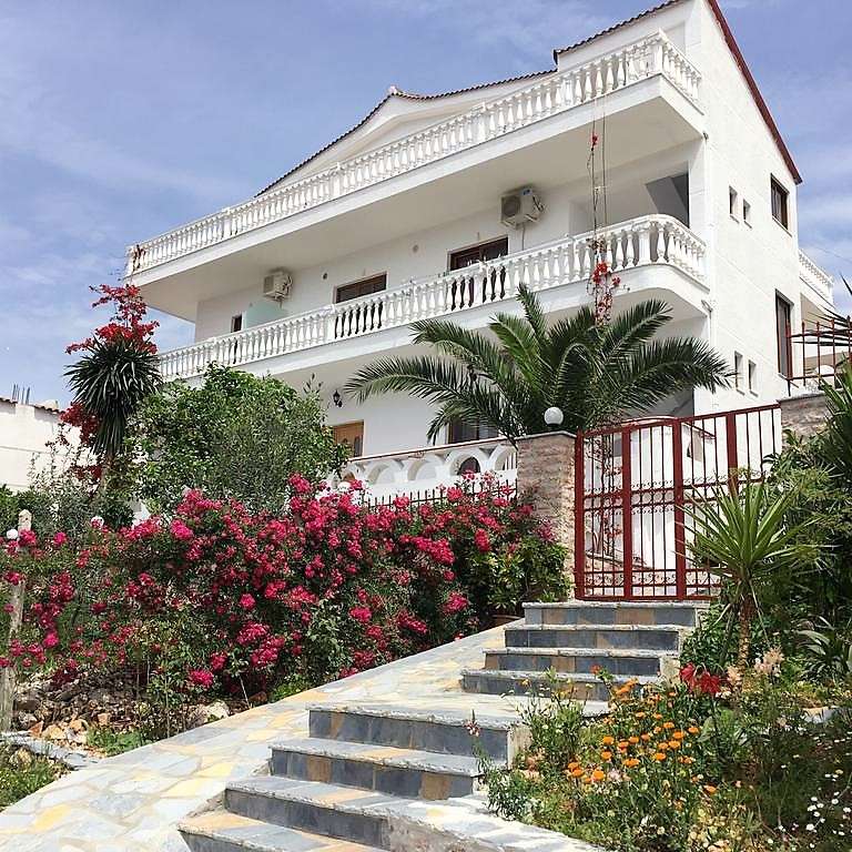Villa i Ksamil i Albanien Pussel online