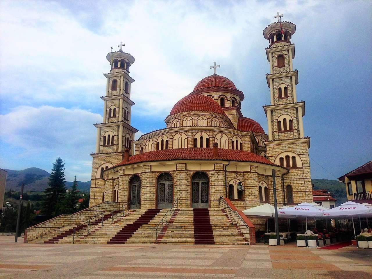 Korca feltámadási katedrális St. Georg Albánia online puzzle