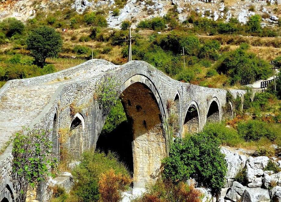 Koplik Alte Brücke in Albanien Online-Puzzle