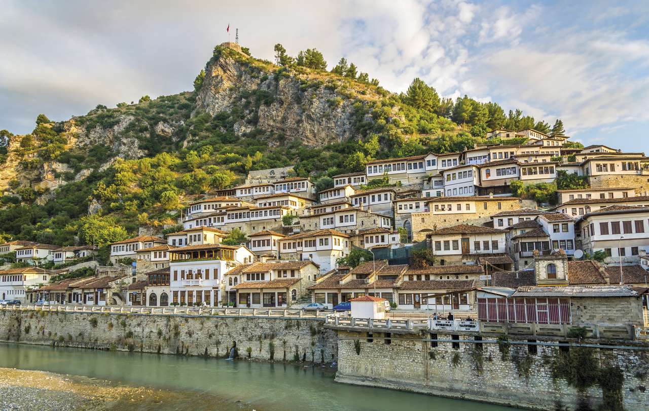 Город Берат в Албании пазл онлайн
