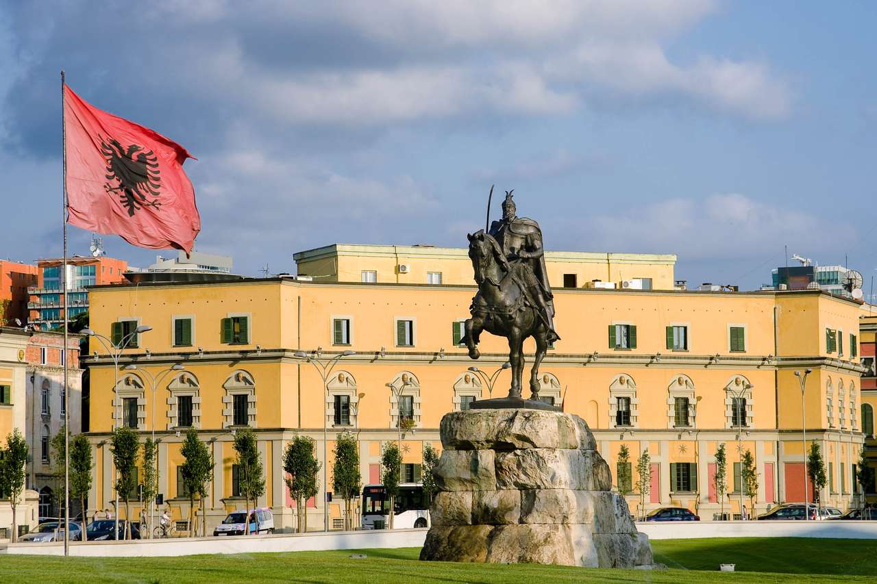 Тирана столица Албании пазл онлайн