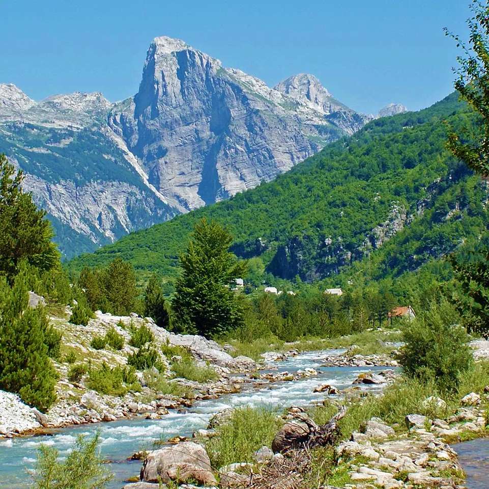 Alpint landskap i Albanien Pussel online