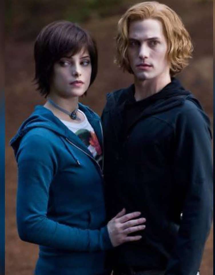 Jasper Hale и Alice Cullen онлайн пъзел