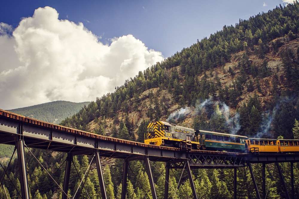 Τρένο στα βουνά παζλ online