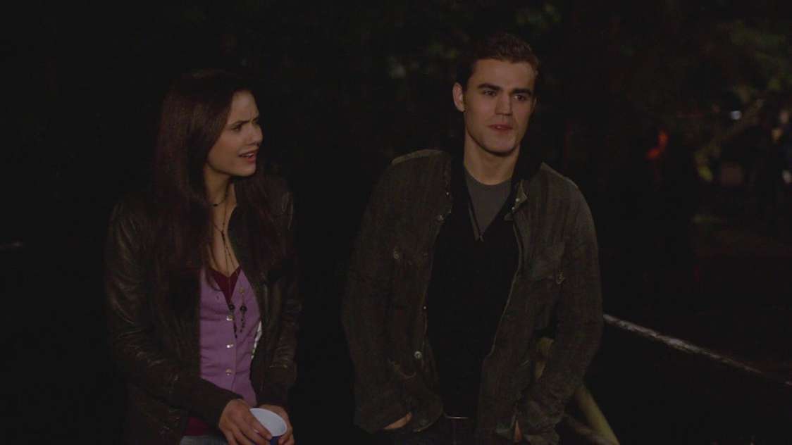 Stefan och Elena pussel på nätet