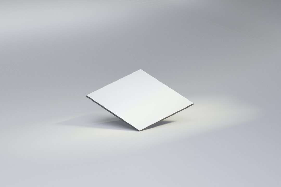 Fehér papír fehér felületen online puzzle