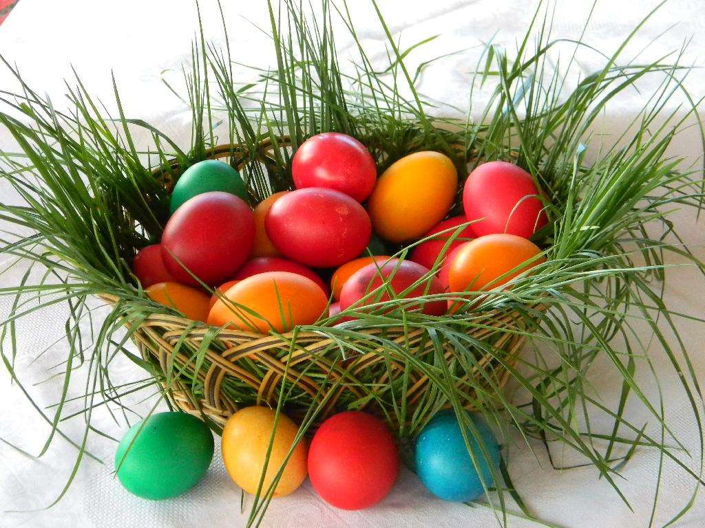 Cesta de huevos de Pascua rompecabezas en línea