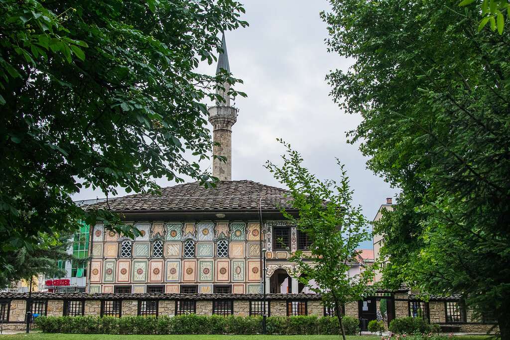 Mezquita colorida en Tetovo Nordmasedonia rompecabezas en línea
