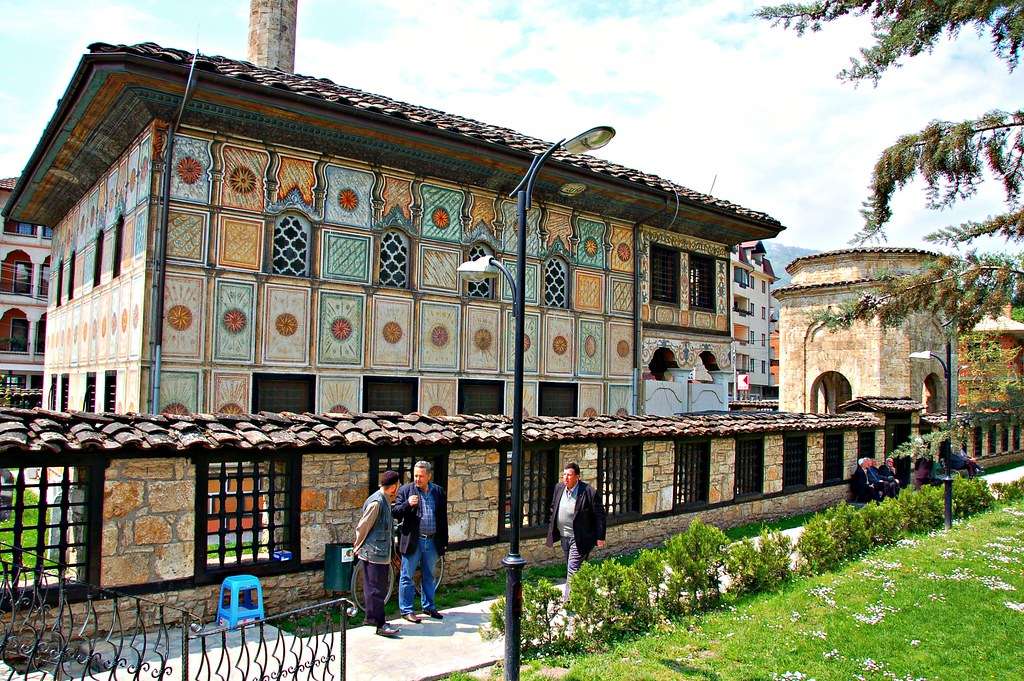 Красочная мечеть в Тетово, Северная Македония пазл онлайн