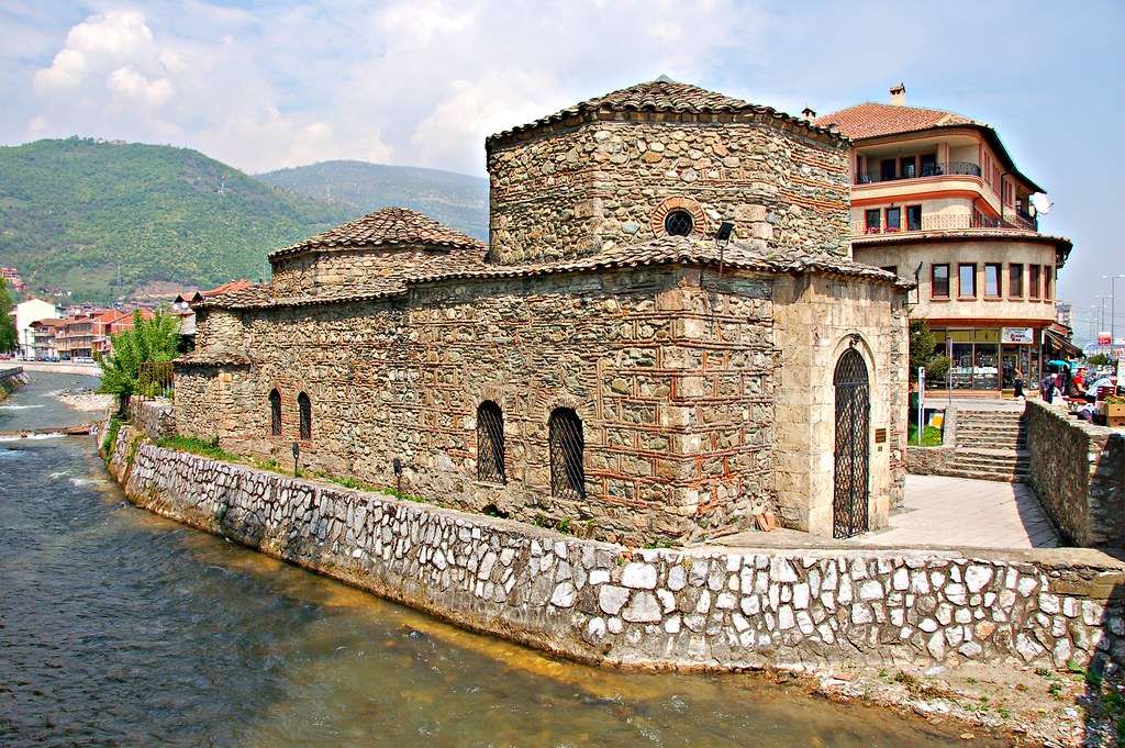 город Тетово в Северной Македонии онлайн-пазл