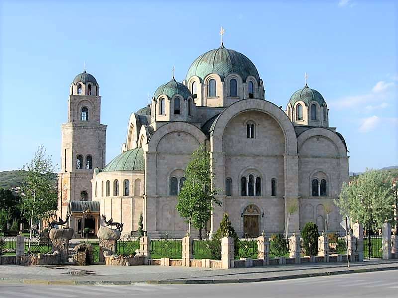 Église de Radovis Sankt Troica dans le nord de la Macédoine puzzle en ligne