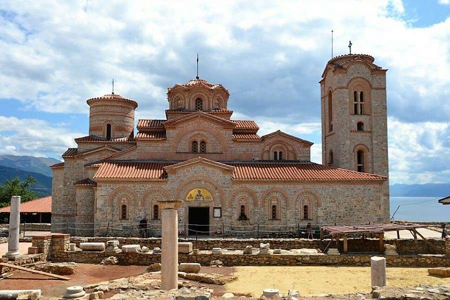 Ohrid-kerk op de Ohridsee in Nordmasedonia online puzzel
